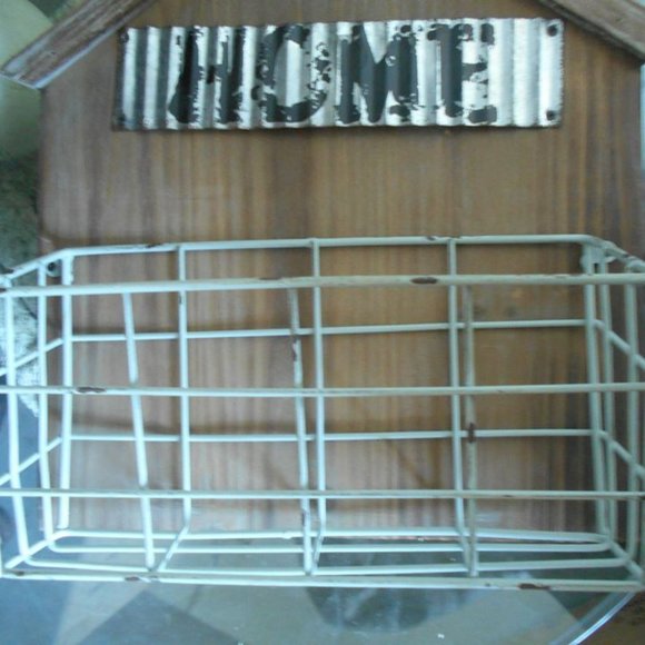 NEW IN BOX ROOSTER DECOR, WALL BASKET, FARM DECOR - Picture 3 of 6